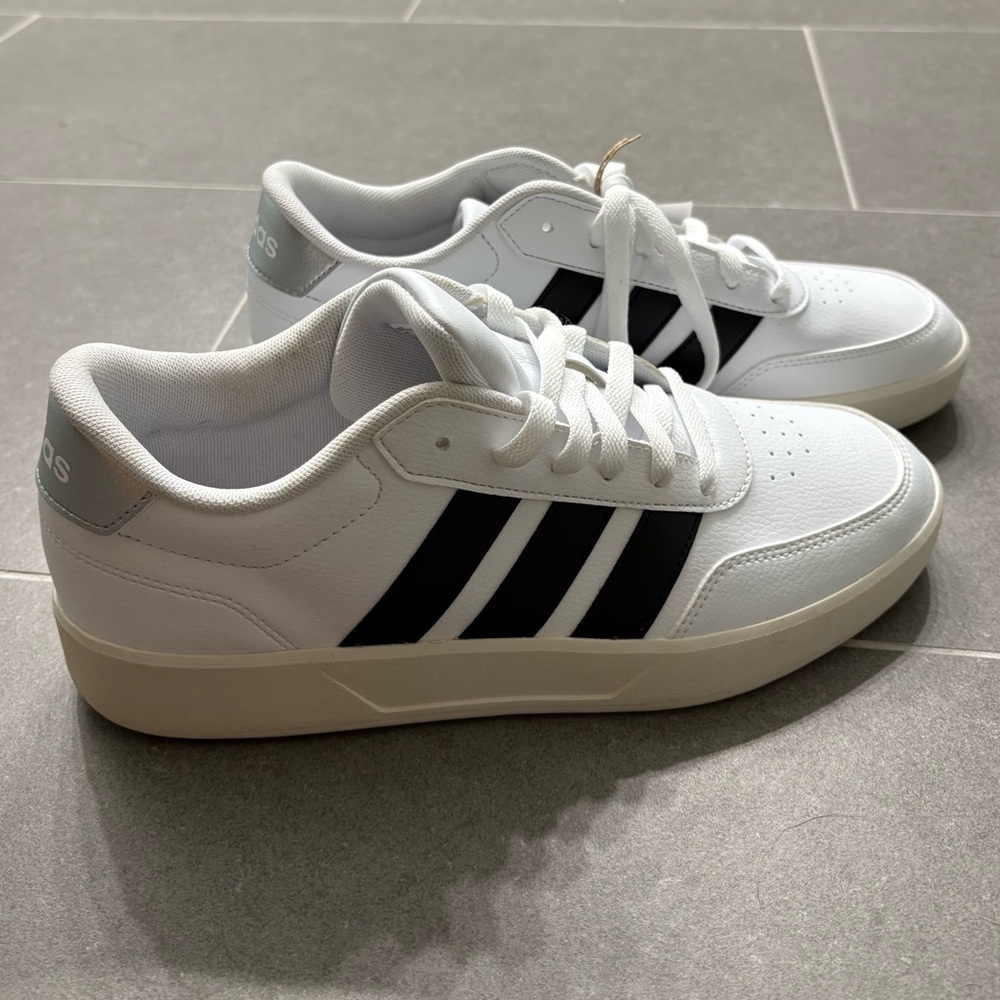 Adidas Women’s Breaknet 3.0 White and Black Sneakers 8.5